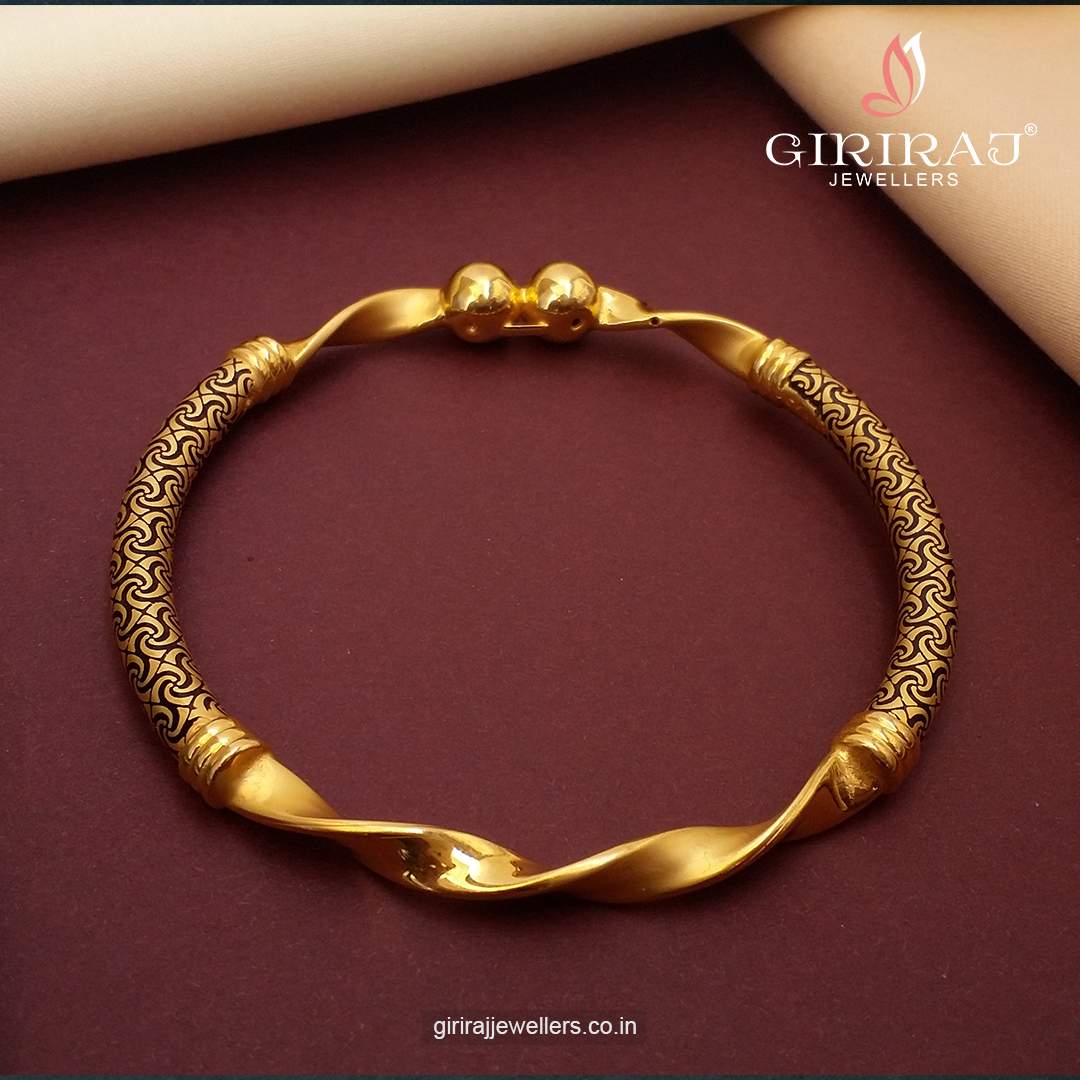 https://ariajewellers.in/storage//product/Gold bangle2-904529927-10_04_2023_11_45_am.jpg?format=webp